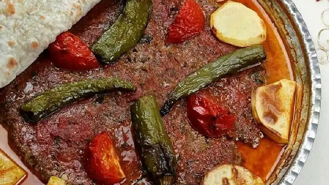 Tepsi Kebabı: Kebapların Şahı Burada! Padişahların Vaz Geçemediği Lezzet