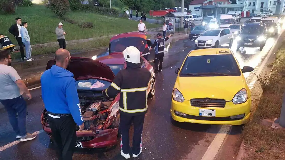 Ticari taksi ile otomobil çarpıştı: 1 yaralı