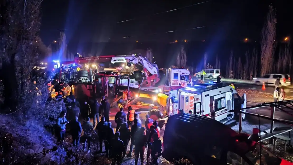 Tır çekicisi facia yaşattı: Bir polis şehit oldu biri de yaralandı!