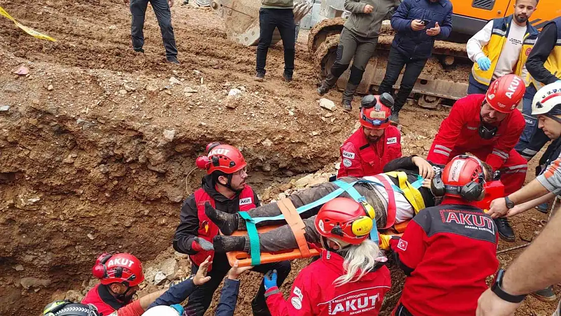 Toprak altında mahsur kalan işçiler kurtarıldı