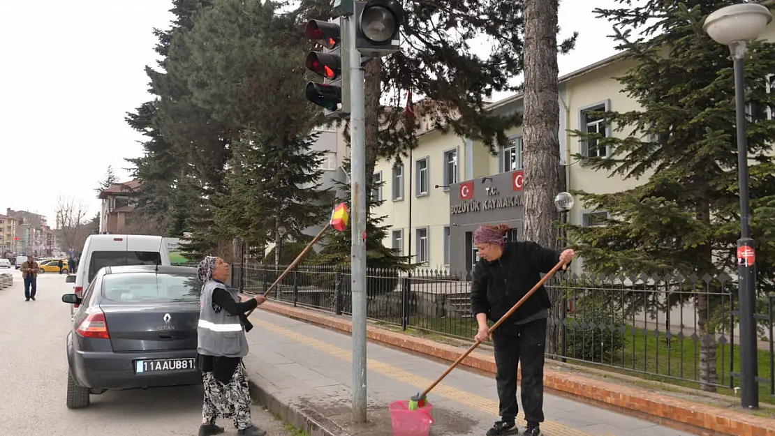 Trafik işaretleri baştan aşağı temizlendi!