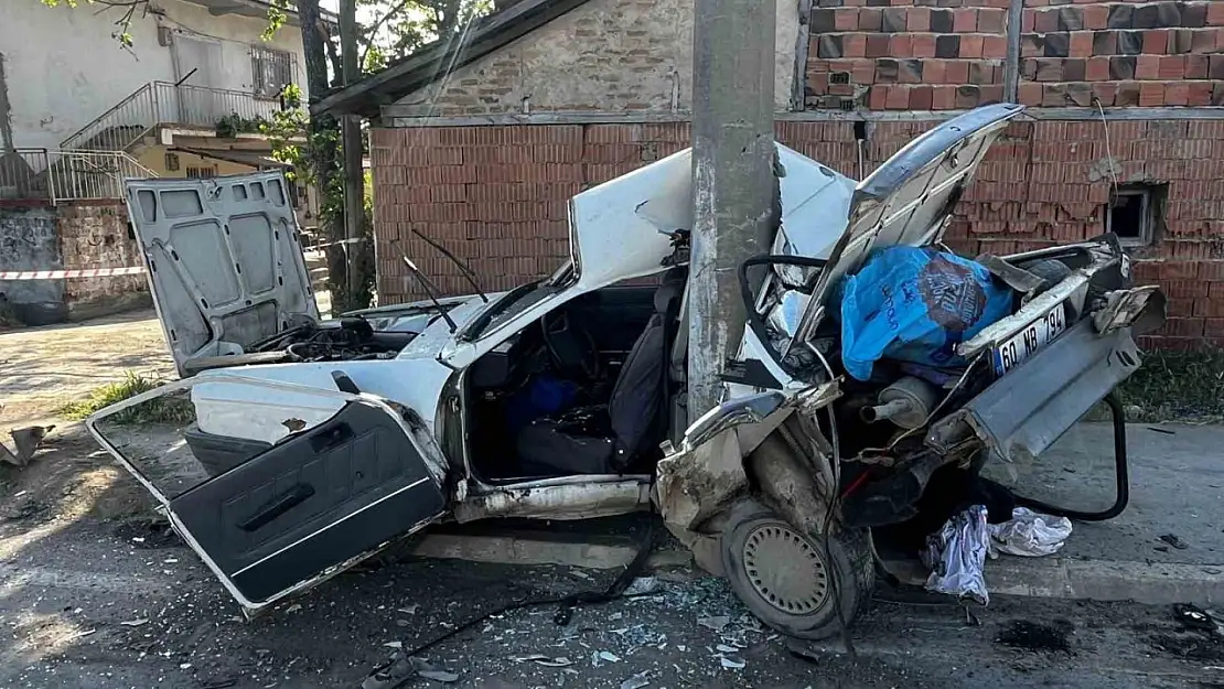 Trafik kazasında otomobil hurdaya döndü, bir sürücü yaralandı