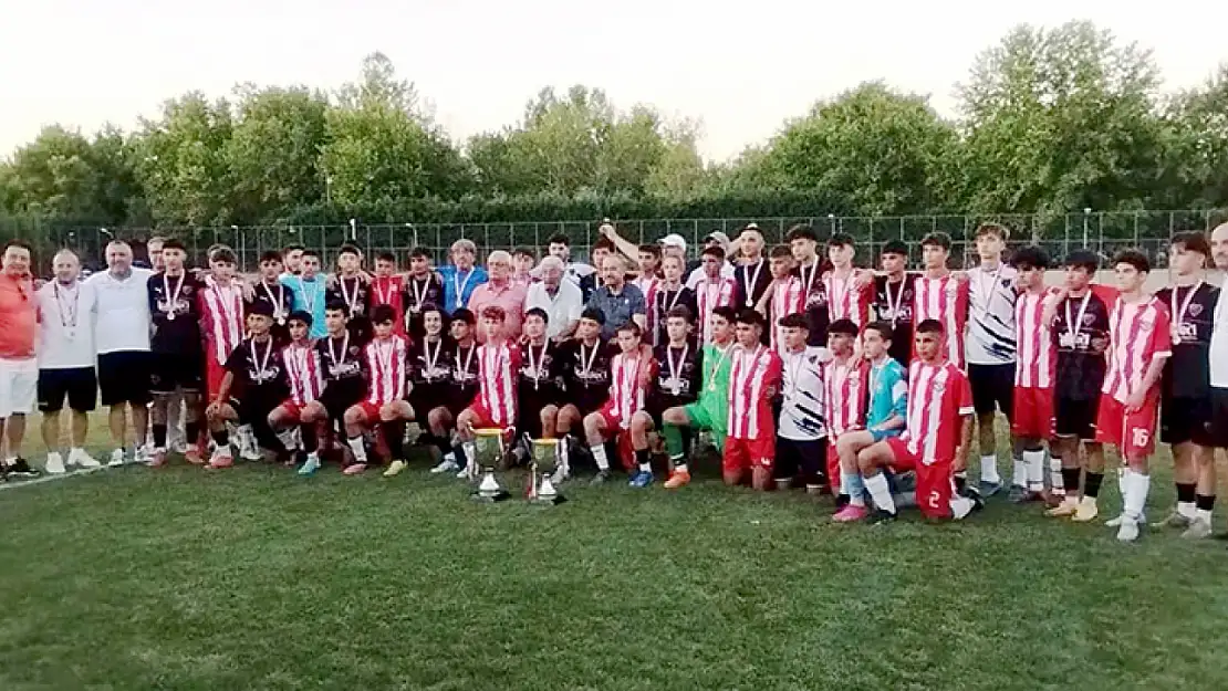 U15 Türkiye Şampiyonu Kuşadası Küçükadaspor oldu