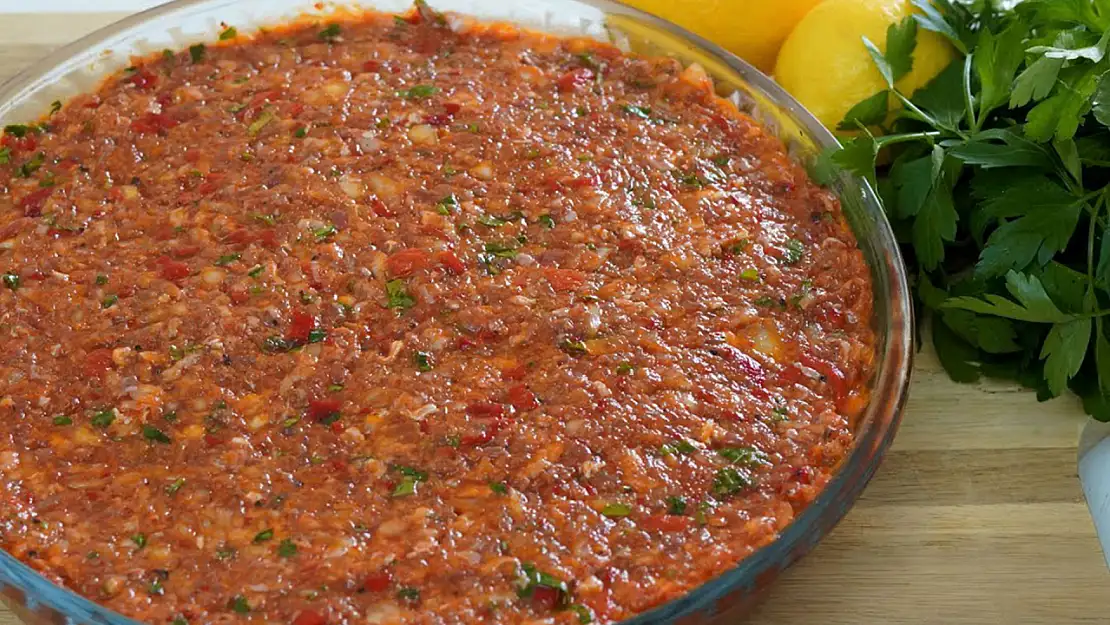 Urfalı ustadan lezzetli lahmacunun püf noktası! Harcına 1 tutam eklemeniz yeterli oluyor