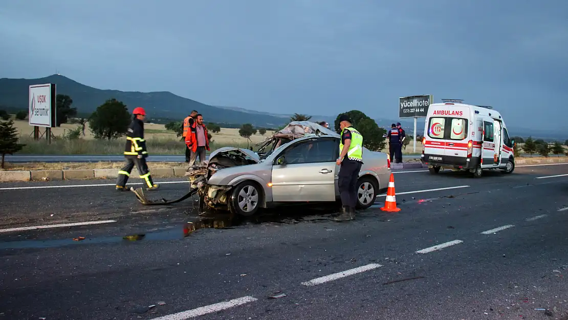 Uşak'ta Trafik Kazası: Kamyonla Çarpışan Otomobil Sürücüsü Hayatını Kaybetti