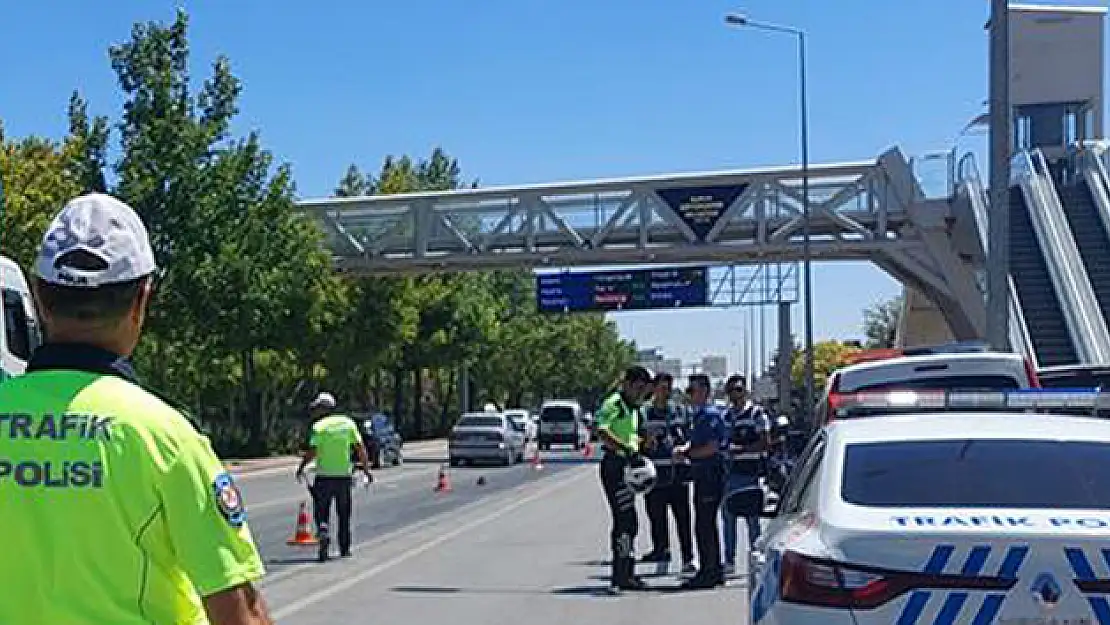 Üst geçidi kullanmayan yaya hayatını kaybetti