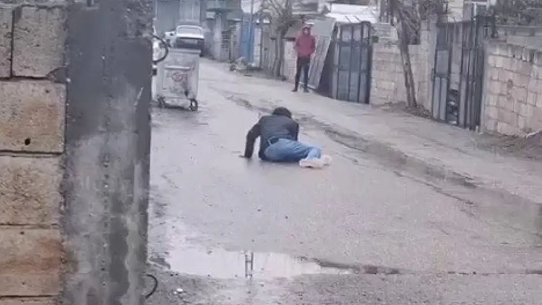 Uyuşturucunun etkisiyle sokak ortasına yığılıp kaldı