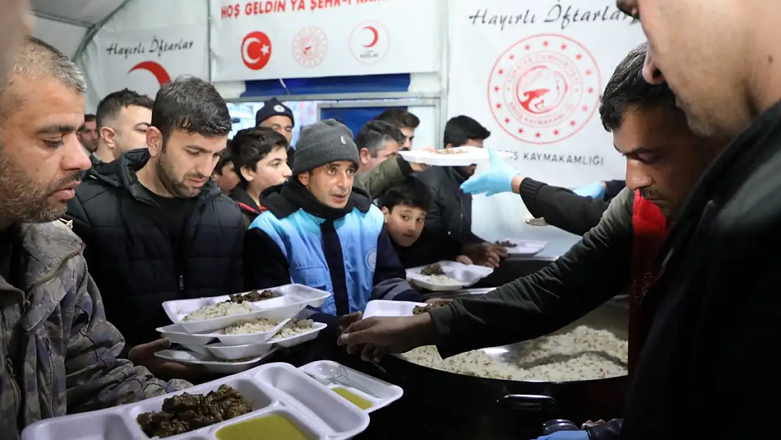 Van'da iftar çadırlarına yoğun ilgi