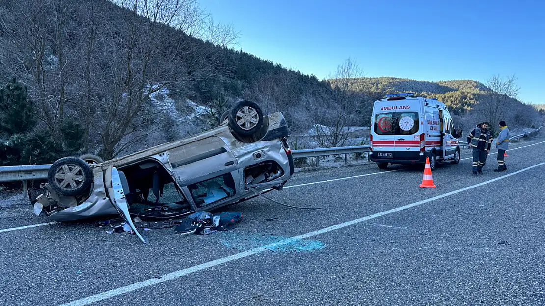 Virajı alamayan ticari araç takla attı