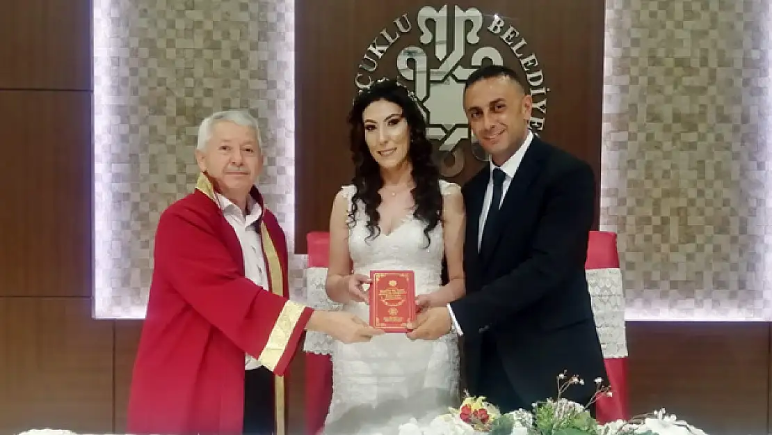 Yasemin ve Mustafa Evlendi