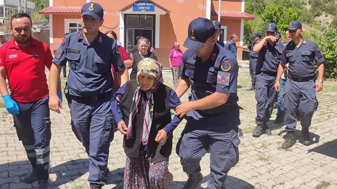 Yaşlı kadın bulunamayınca köylü seferber oldu. 20 saat sonra bulundu