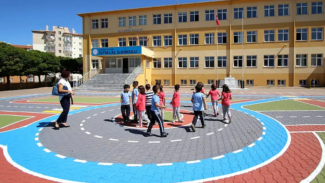 Yeni salgın endişe yarattı: Bakandan ilköğretim ve liseler için flaş açıklama!