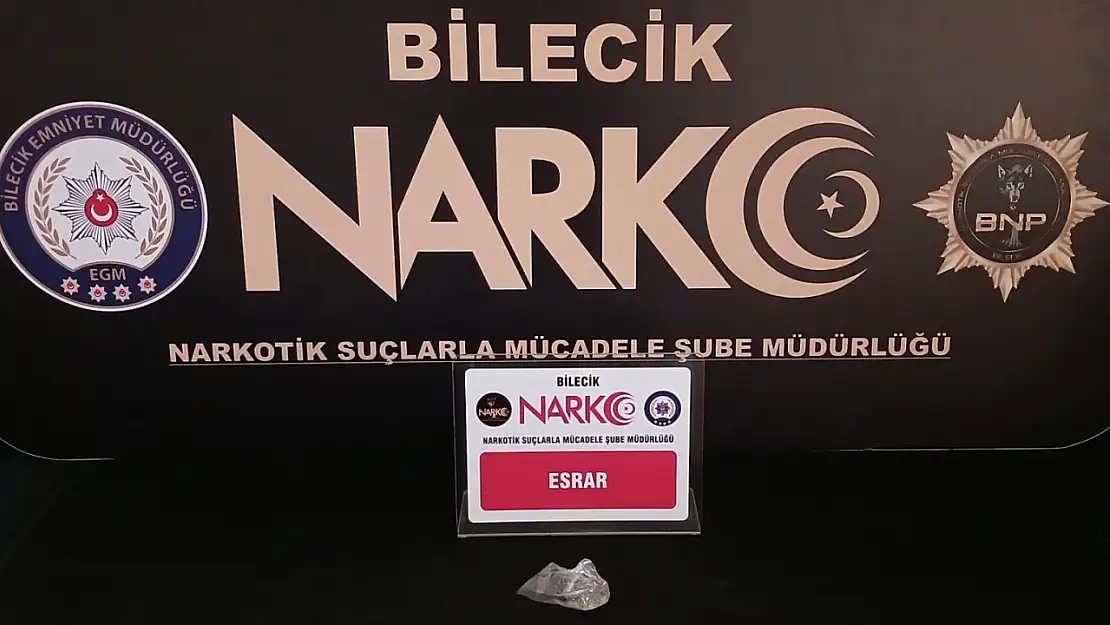 Yere attığı kâğıttan esrar çıktı