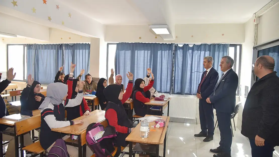 Yiğit Konya'daki bu okulu ziyaret etti