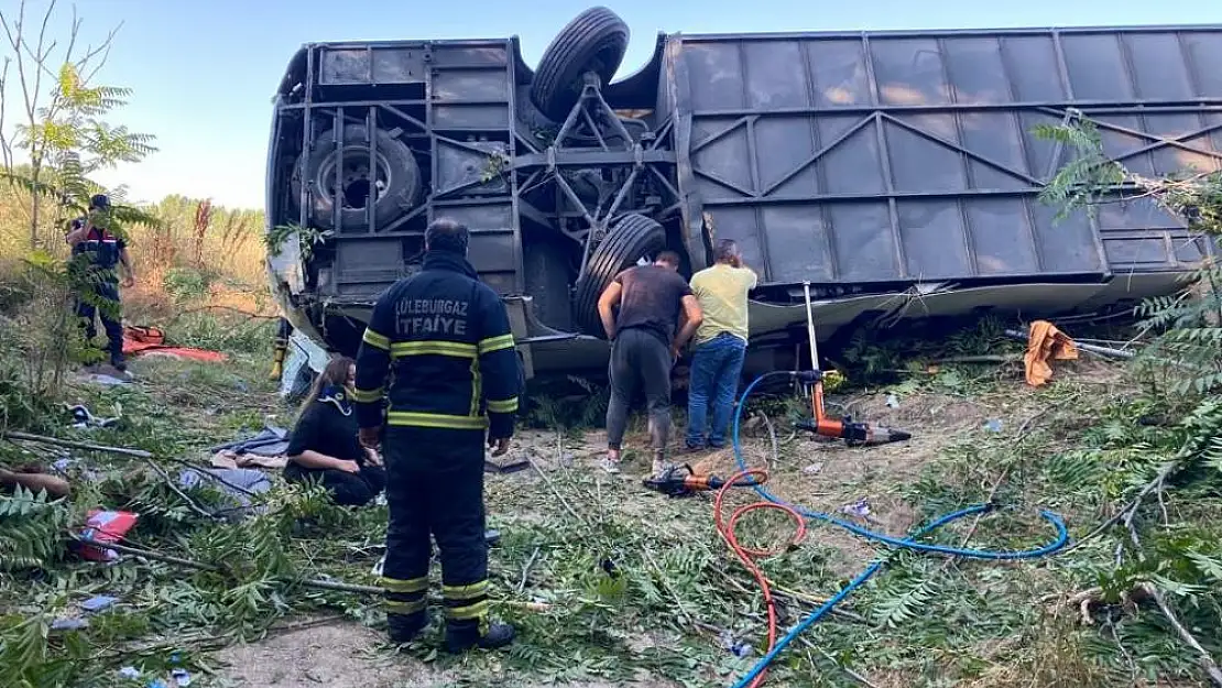 Yolcu otobüsü devrildi: 6 ölü, 25 yaralı