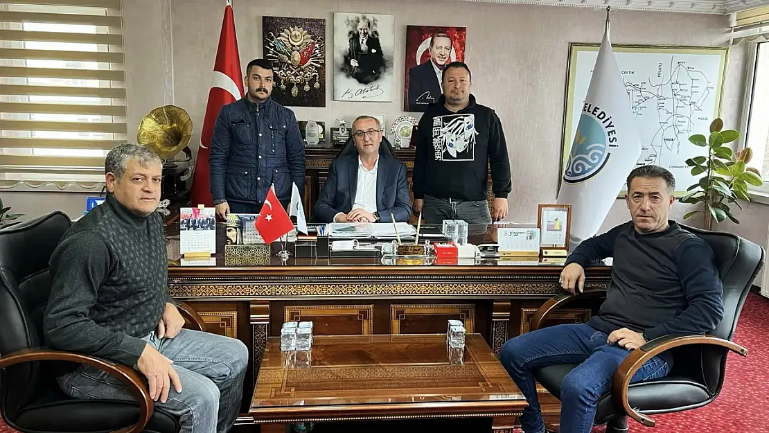 Yunak Belediye Başkanı Konak, iş makinesi operatörleriyle bir araya geldi