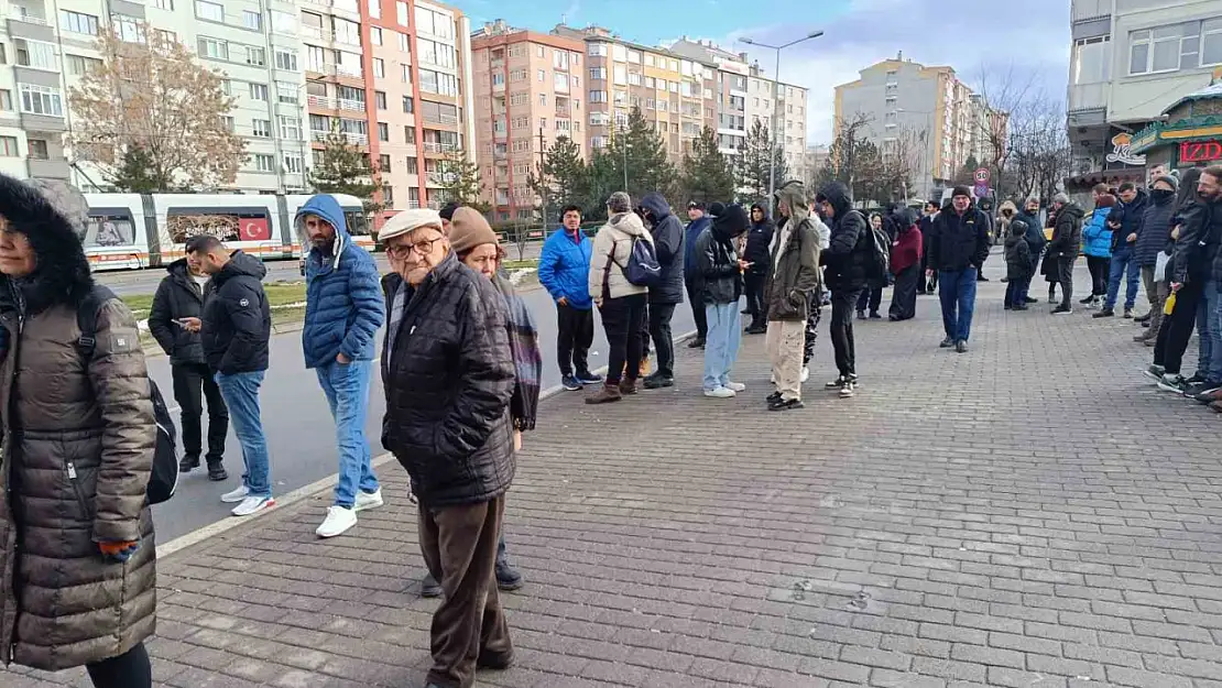 Yüzlerce vatandaş bu festivale gitmek için sıraya girdi