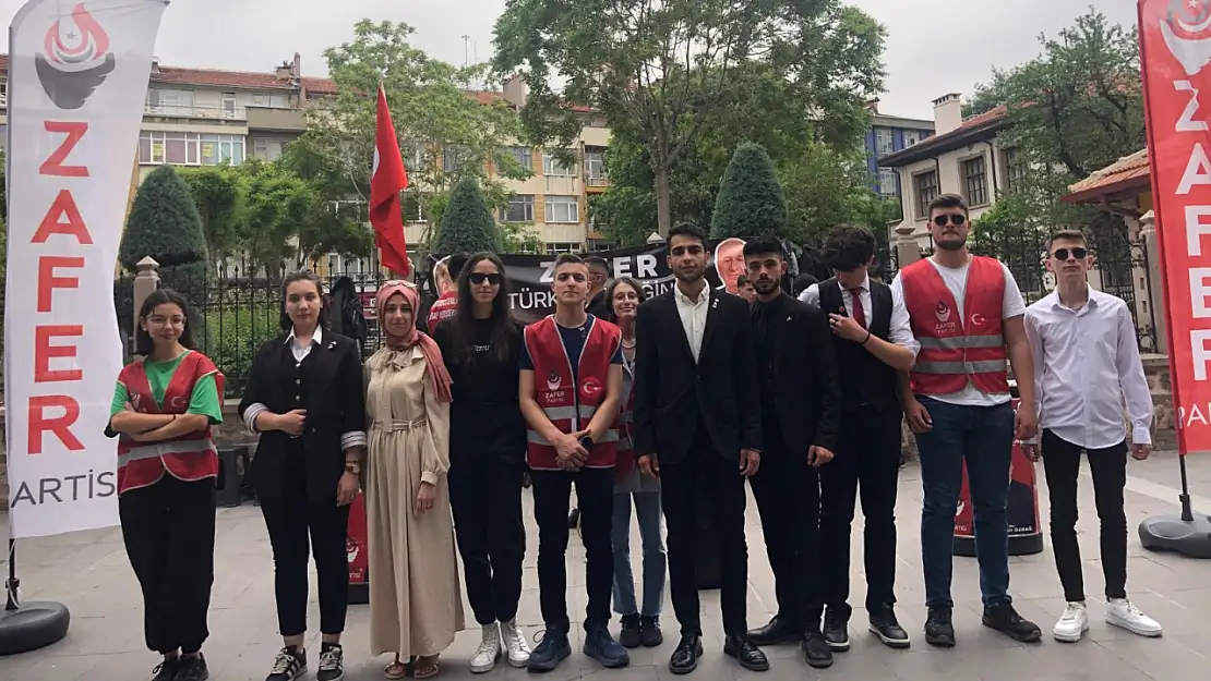 Zafer Partili gençler 19 Mayıs'ı sokakta oyunlarla kutladı!