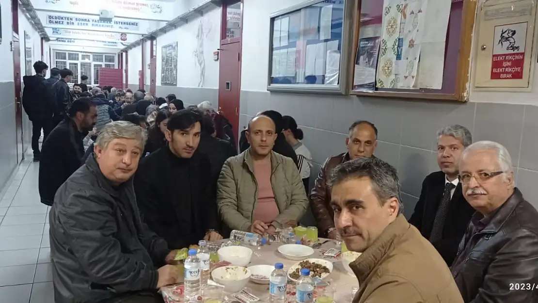 Zeki Özdemir Anadolu Lisesi depremzedeleri iftarda ağırladı