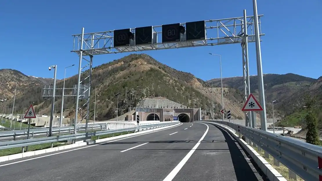 Zigana Tünelini kullanan vatandaşlar 'Dağın çilesi bitti'