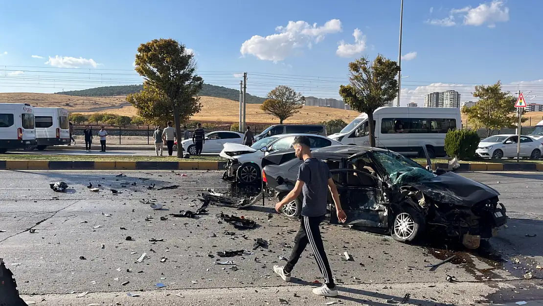 Zincirleme trafik kazası: 3 yaralı