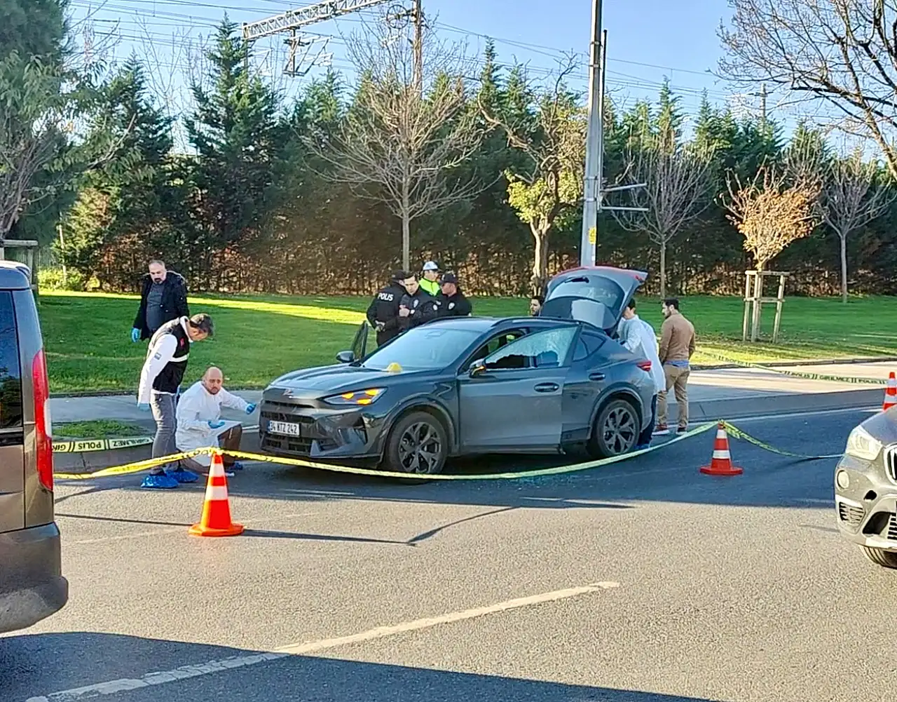 Gündüz vakti otomobile silahlı saldırı: Sürücü hayatını kaybetti