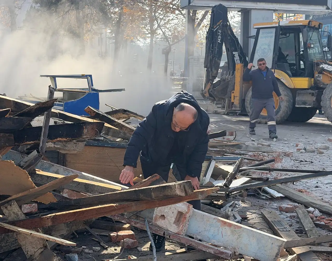 Konya'da kentsel dönüşüm için ilk adım atıldı: Eski yapılar yıkılıyor!