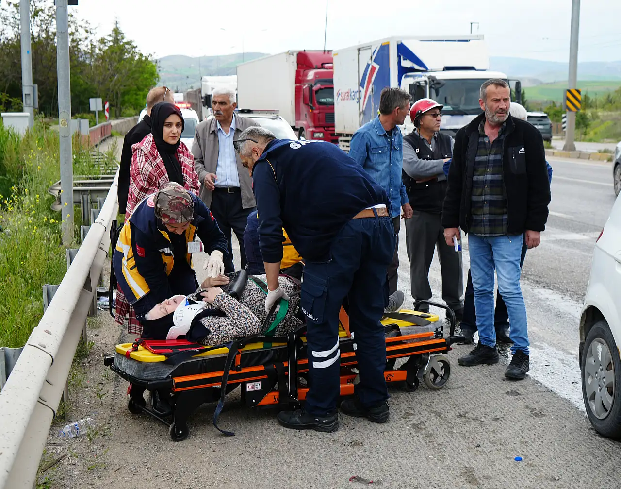 İki otomobil çarpıştı: Çok sayıda yaralı var