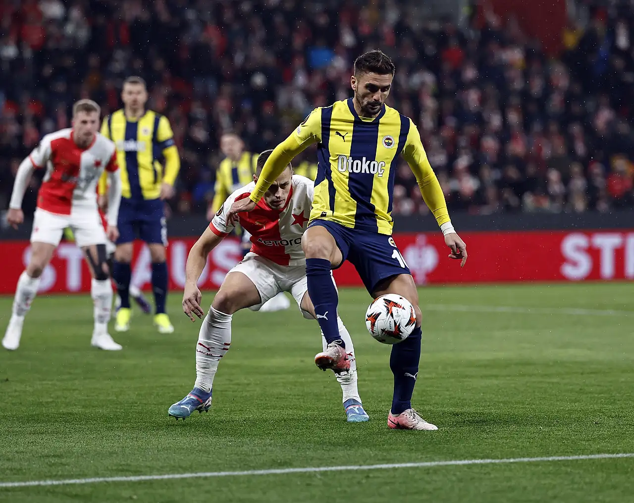 Fenerbahçe, Slavia Prag karşısında ilk galibiyetini arıyor