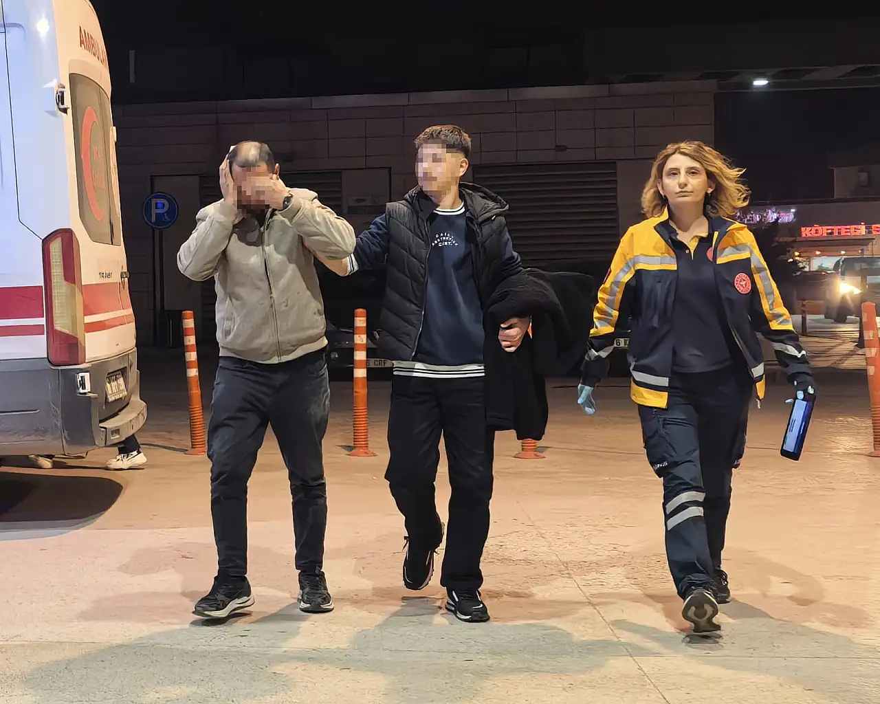 Alkolün sonu hastanede bitti: Taşların üzerine düştü, kulağı koptu!