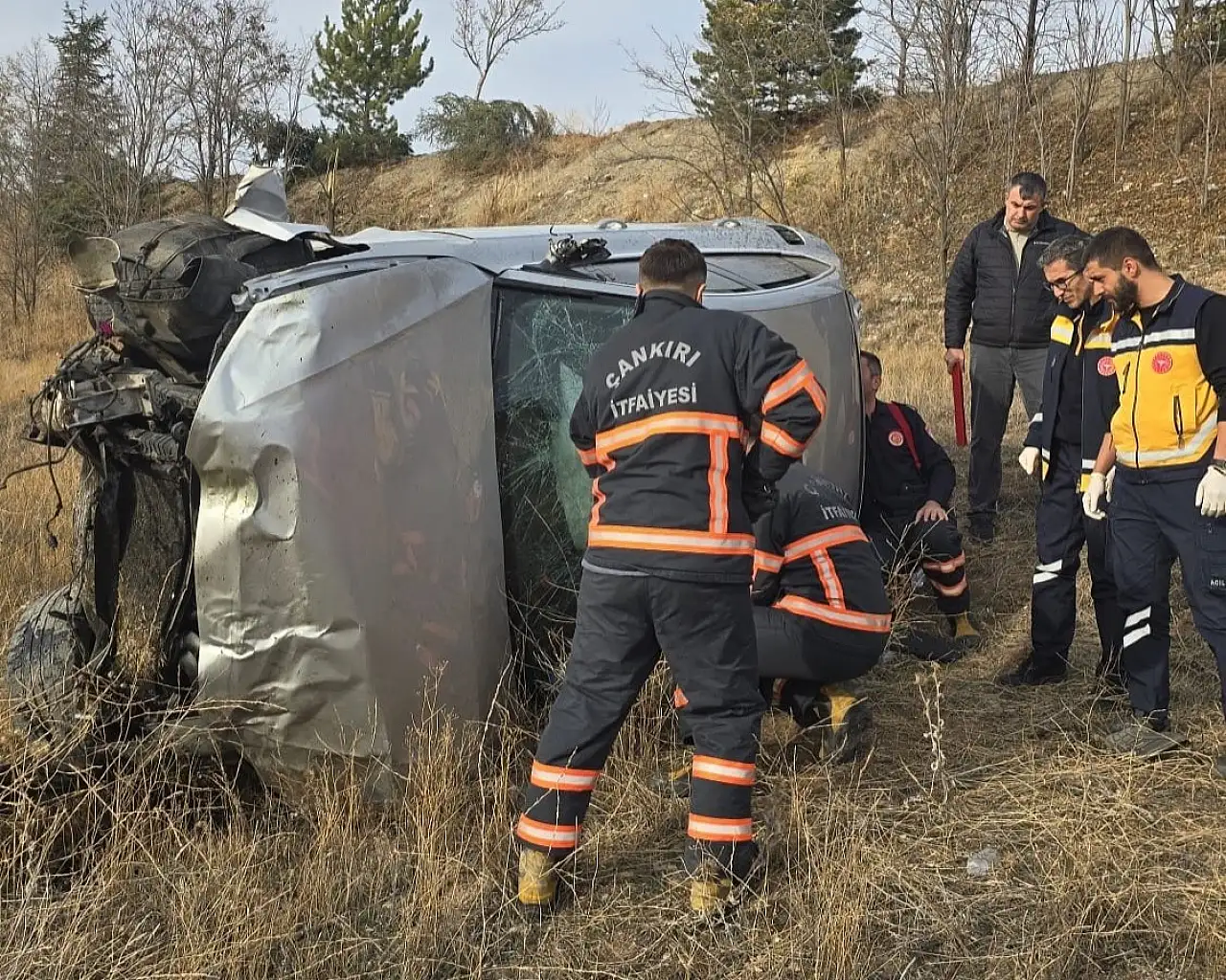 Tarlaya devrilen otomobil hurdaya döndü: 1 kişi yaralı