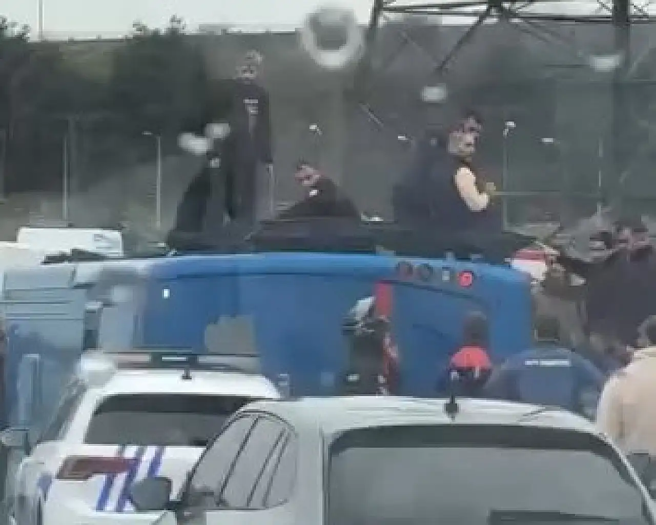 Mahkum taşıyan araç yola devrildi! 2 Jandarma ağır olmak üzere 19 kişi yaralı