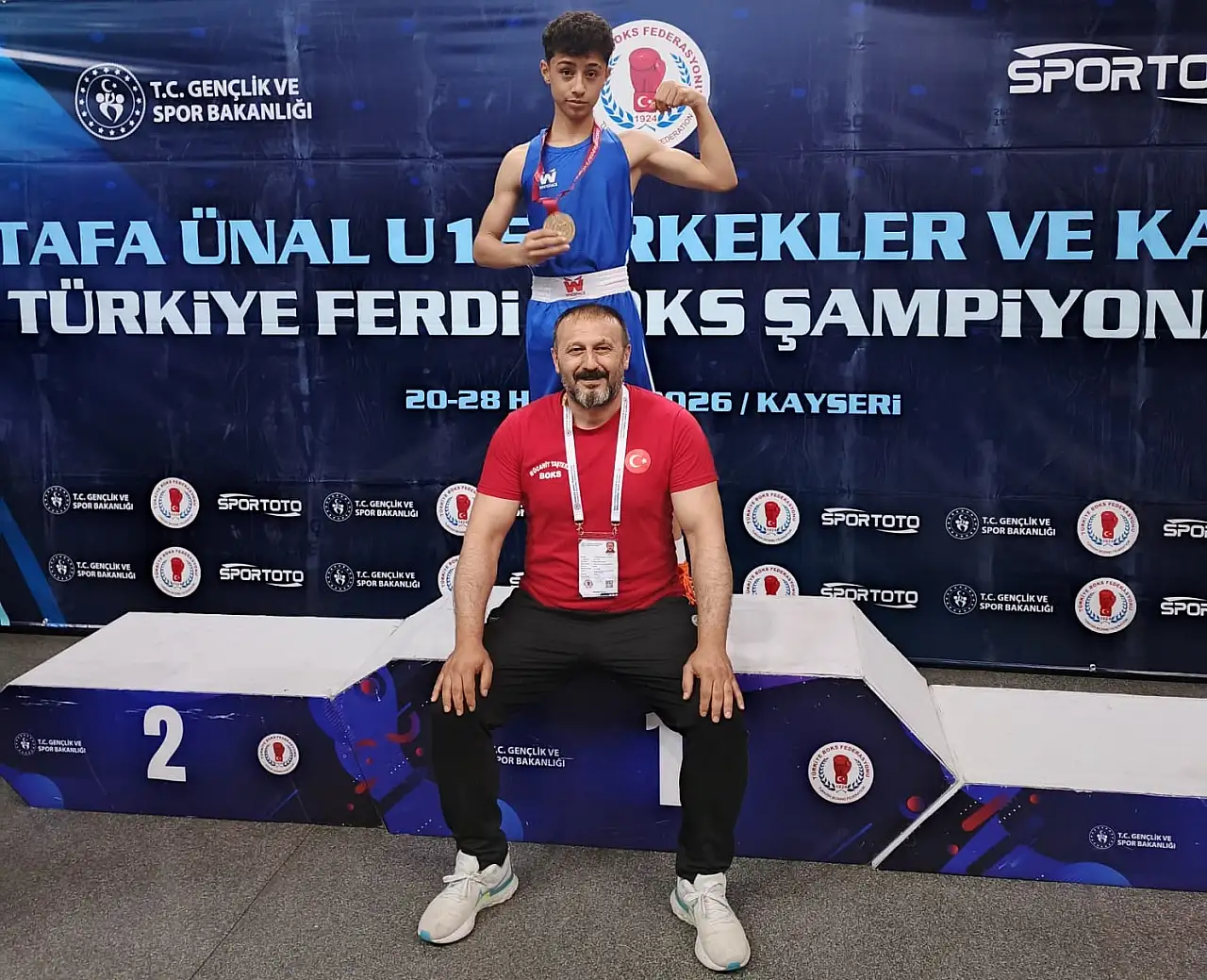 Konyalı boksör rakiplerine ringi dar etti