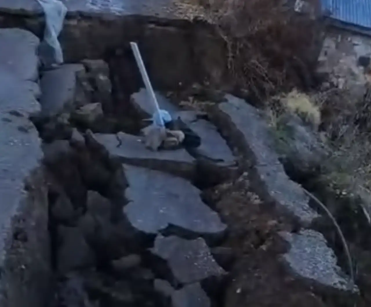 Konya'da izinsiz kazı sonrası yol çöktü: 'Devleti bu denli zarara uğratmak kabul edilemez'