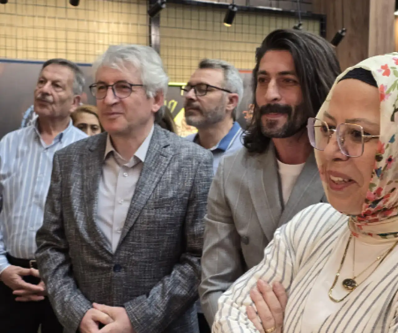 Konya'da bir ilk: Tuvaller çöpten sanat galerisine taşındı
