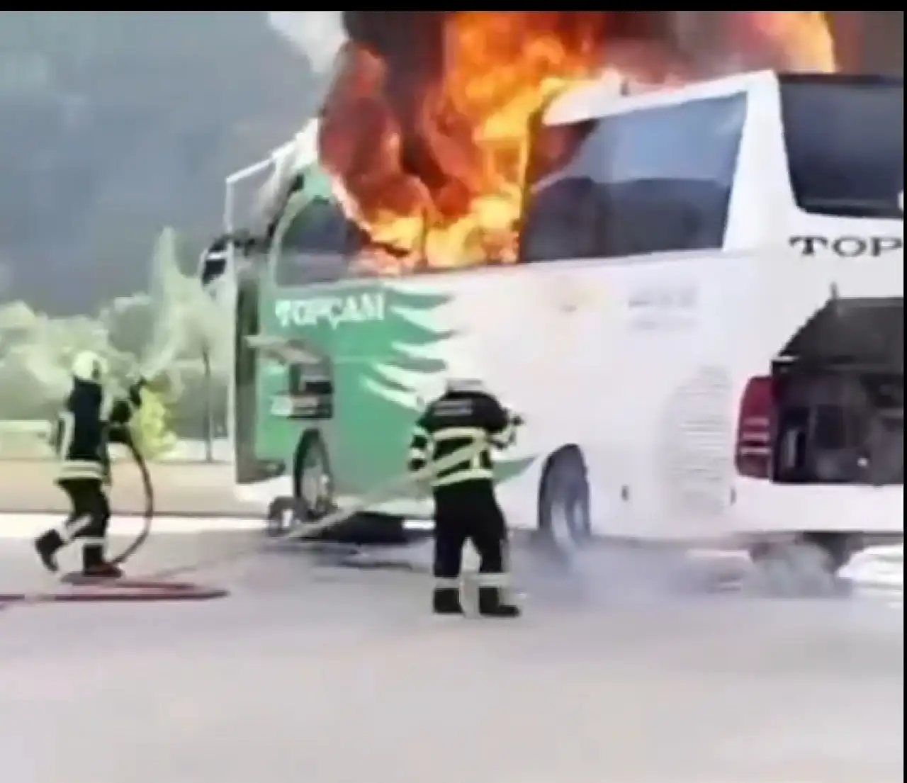 Terminalde korku dolu anlar! Alevler yolcu otobüsünü sardı