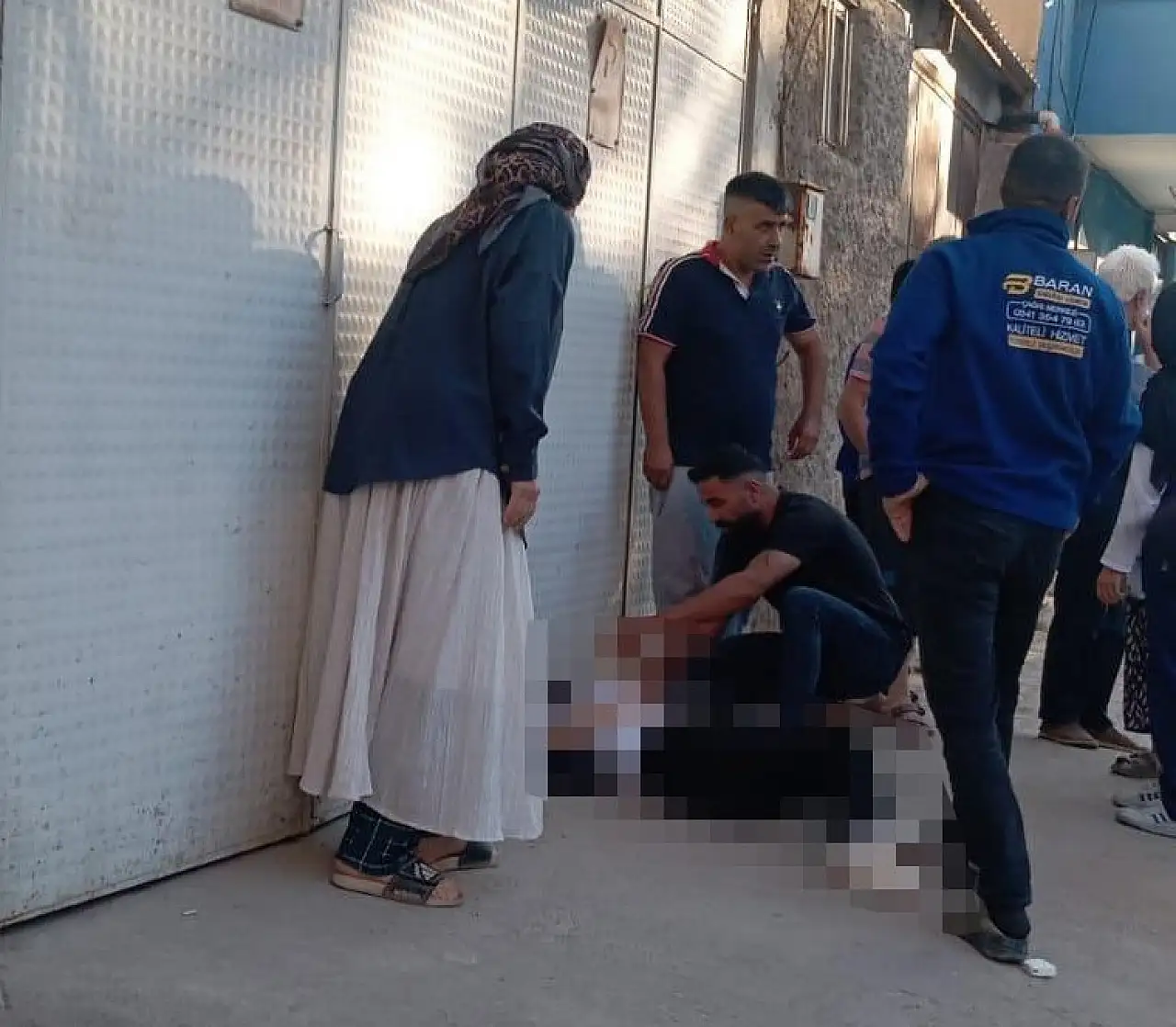 Turgutlu'da okul önünde silahlı saldırı: 10 öğrenci yaralandı