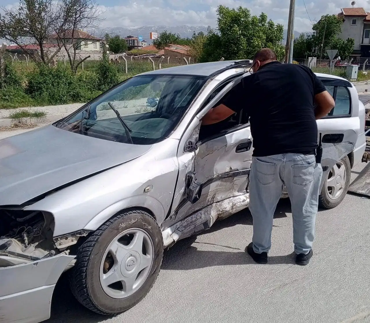 Konya'da 2 aracın çarpıştığı kazada 5 kişi yaralandı!