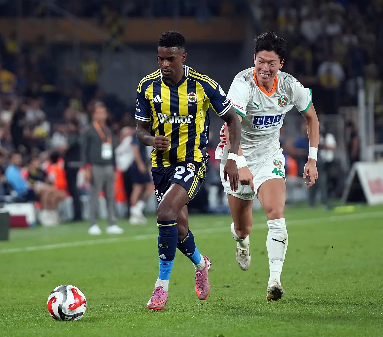Fenerbahçe, Alanyaspor karşısında moral arıyor