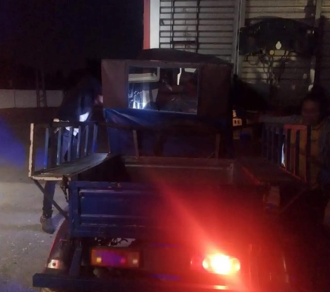 Konya'da üç tekerlekli motosiklet park halindeki yarı römorka çarptı: Sürücünün durumu ağır