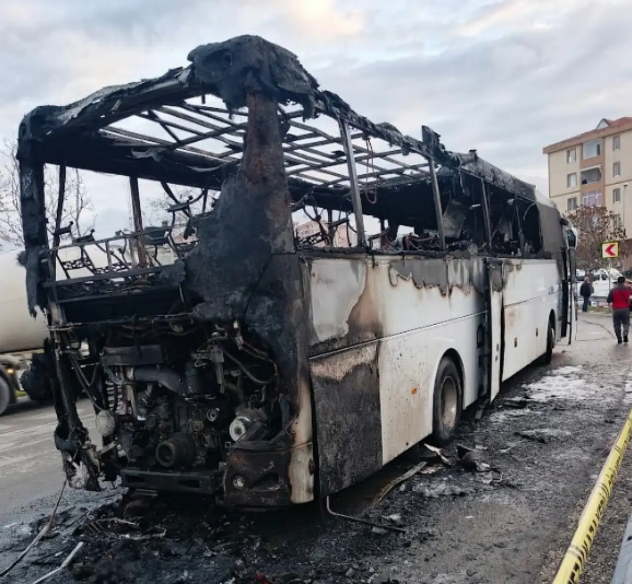 İşçi servisi alev aldı: Korku dolu anlar!