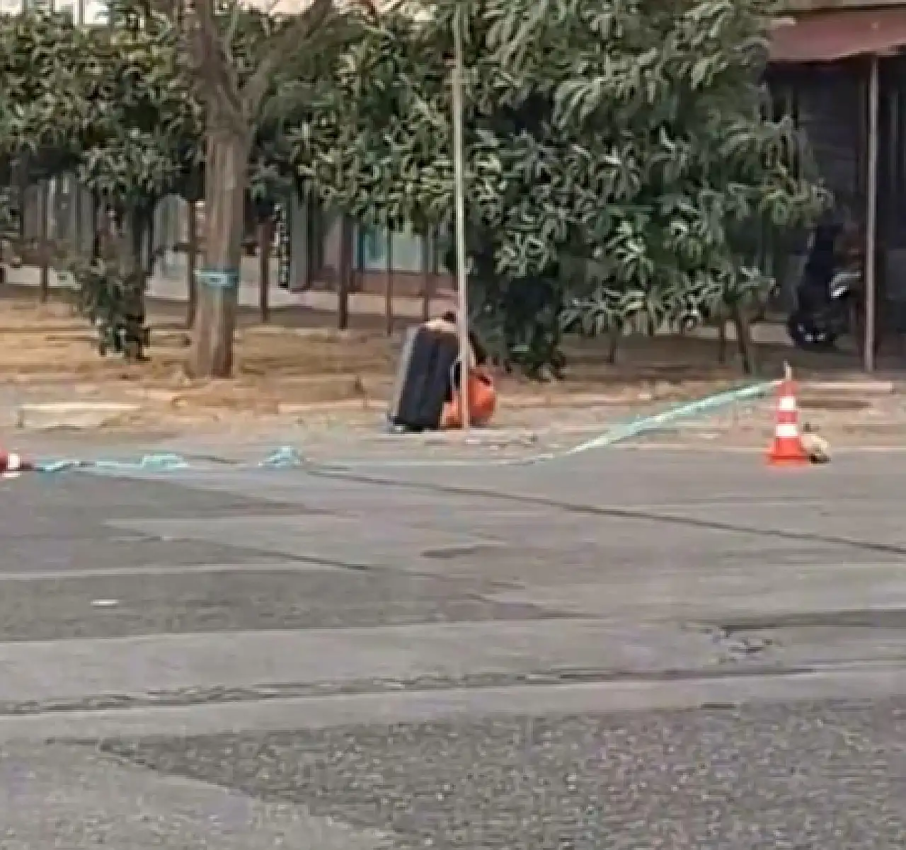 Bomba ihbarı ekipleri harekete geçirdi: Fünye ile patlatıldı!