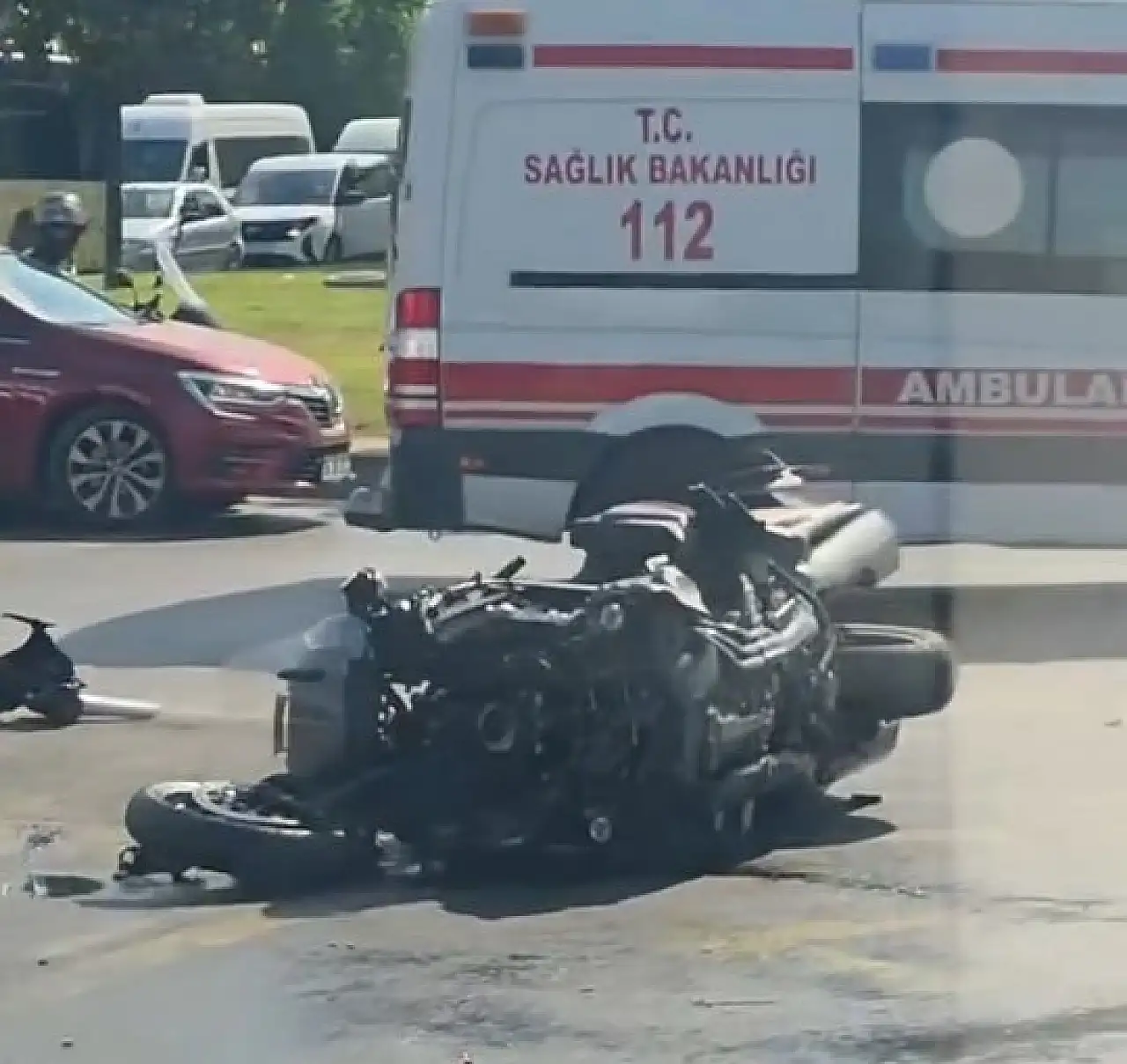 İhbara giden ambulans devrildi! 4 yaralı