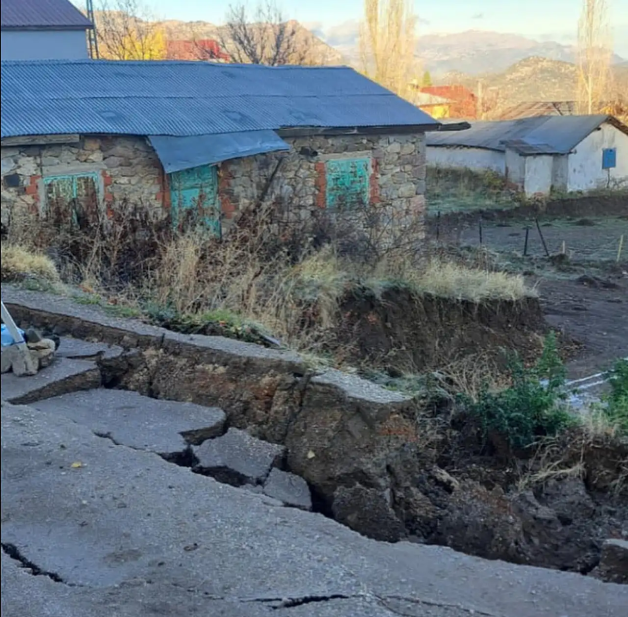 Konya'da izinsiz kazı sonrası yol çöktü: 'Devleti bu denli zarara uğratmak kabul edilemez'