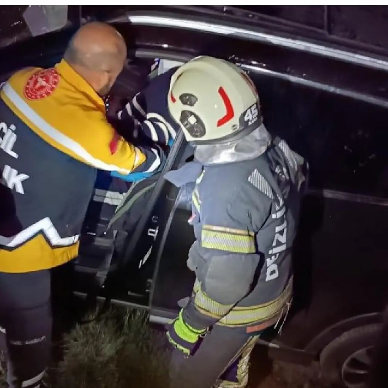 Korkutan kaza: Sürücü uçuruma yuvarlandı