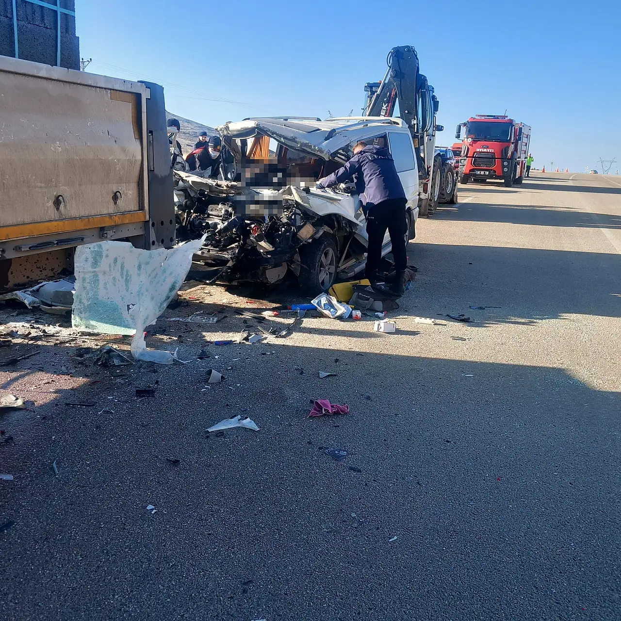 TIR ile minibüs çarpıştı: Kazada 3 kişi feci şekilde can verdi