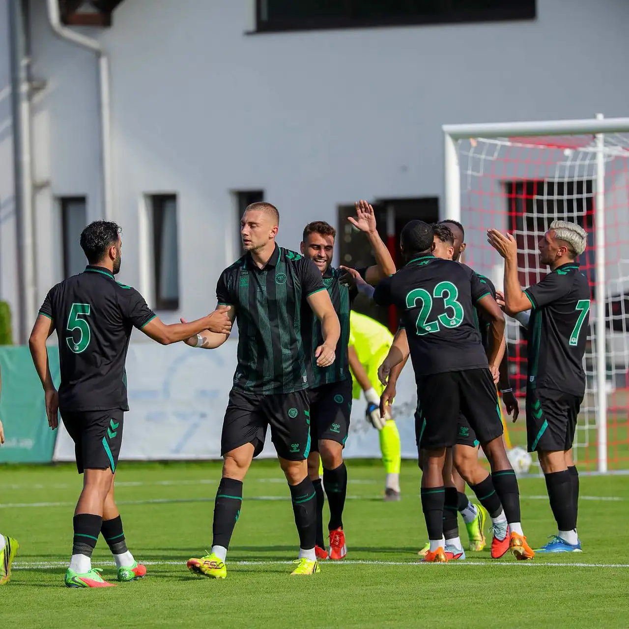 Konyaspor Slovenya'da bir galibiyet bir mağlubiyet aldı