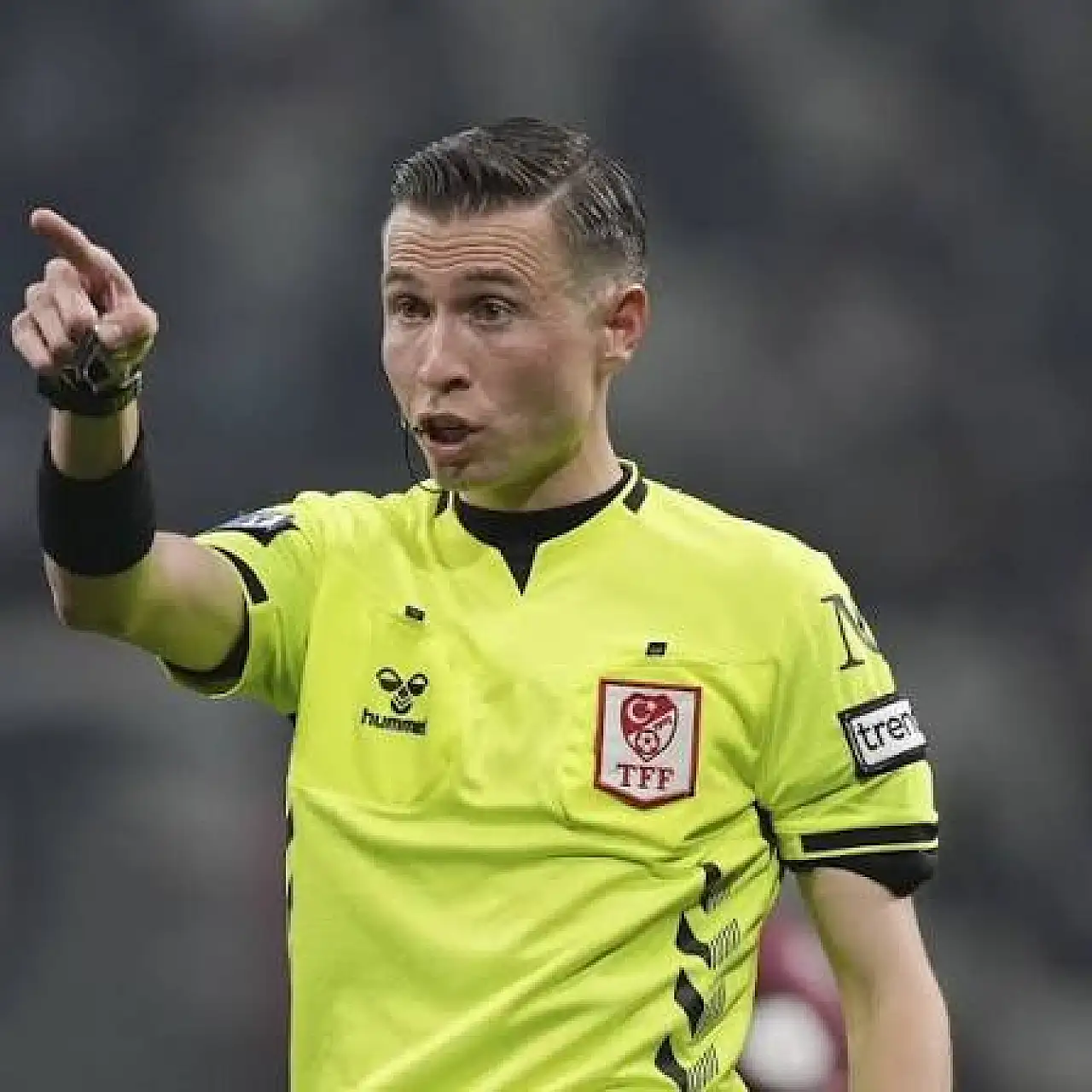Adnan Deniz Kayatepe kimdir? Adnan Deniz Kayatepe Beşiktaş karnesi nasıl? Adnan Deniz Kayatepe hangi takımı tutuyor? Yönettiği maçlar neler?