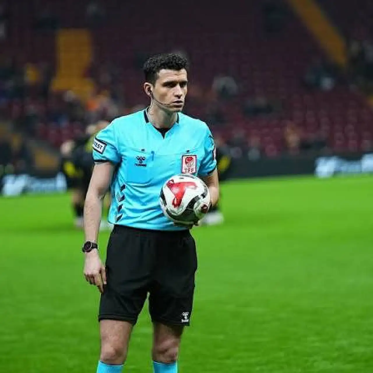 Reşat Onur Coşkunses kimdir? Hangi takımı tutuyor? Reşat Onur Coşkunses Galatasaray karnesi nasıl? Yönettiği maçlar neler?