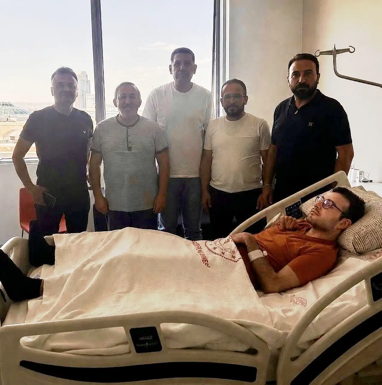 Yeni Medya Cemiyeti'nden Gazeteci Mustafa Tatlısu ve oğlu Emir'e ziyaret